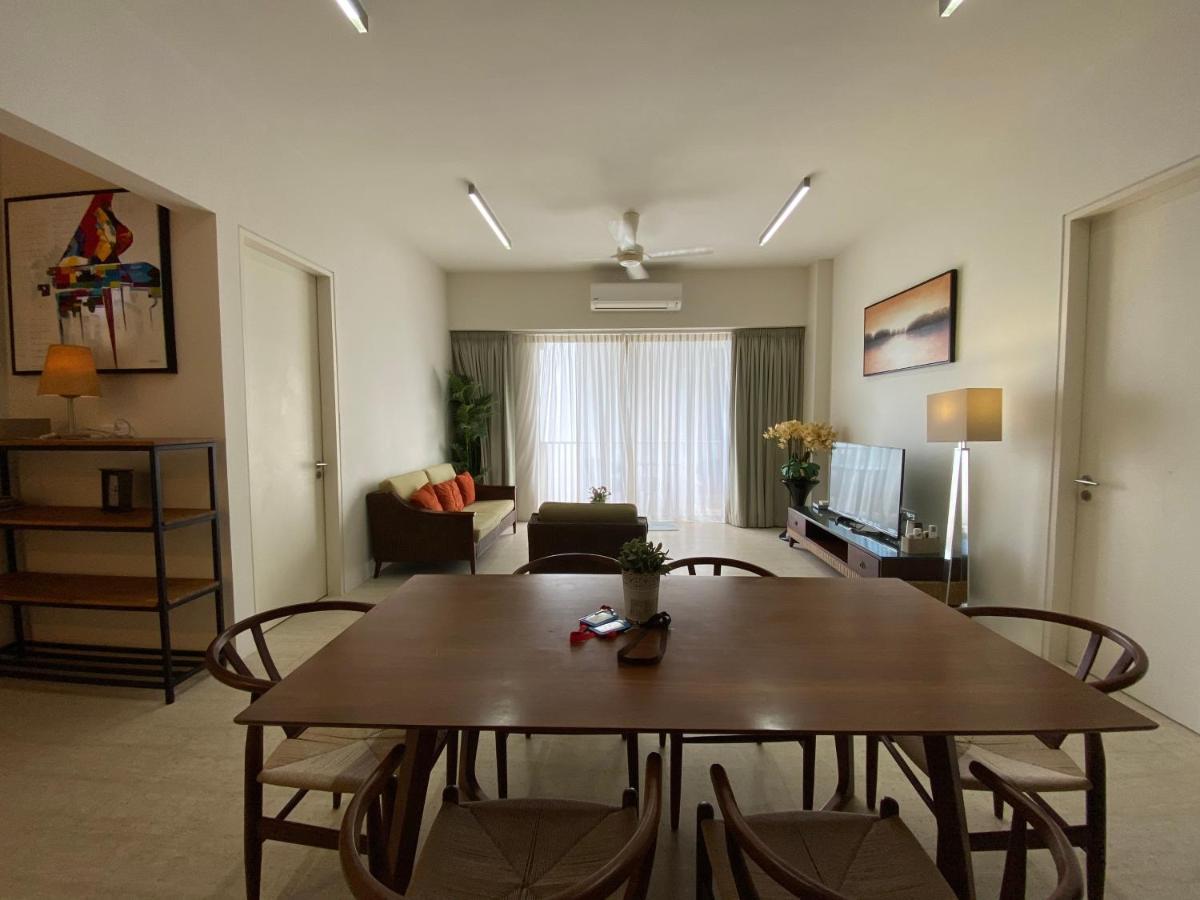 By The Sea@ Cozy Beachfront Home Batu Feringgi Exterior foto