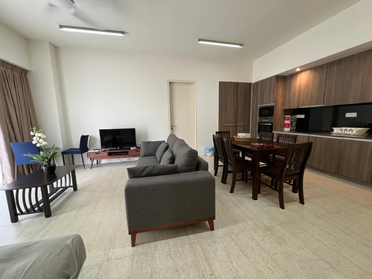 By The Sea@ Cozy Beachfront Home Batu Feringgi Exterior foto