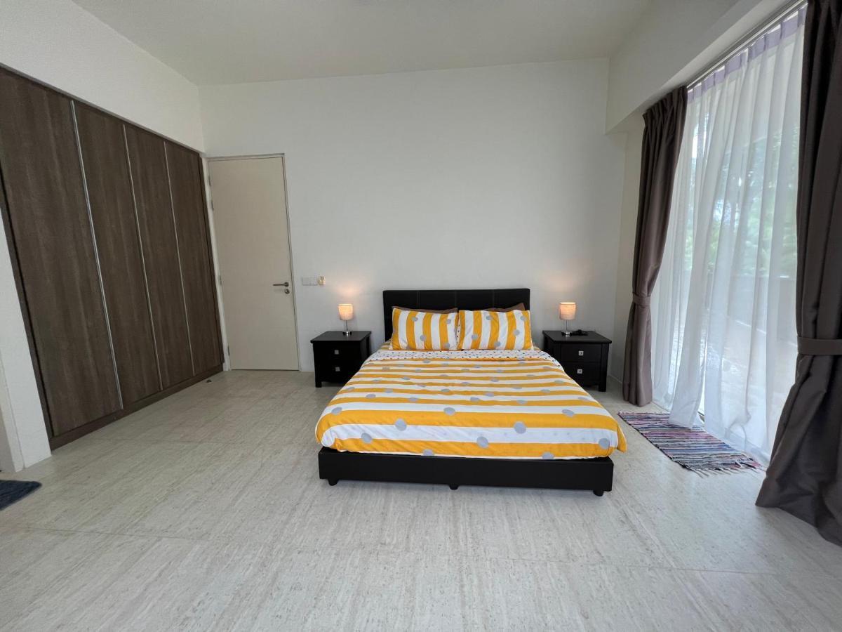 By The Sea@ Cozy Beachfront Home Batu Feringgi Exterior foto