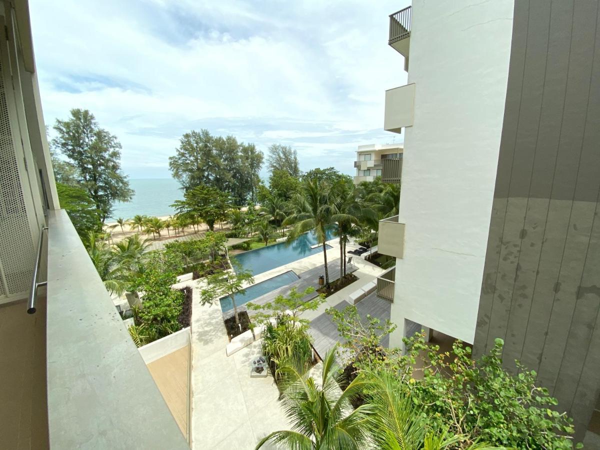 By The Sea@ Cozy Beachfront Home Batu Feringgi Exterior foto