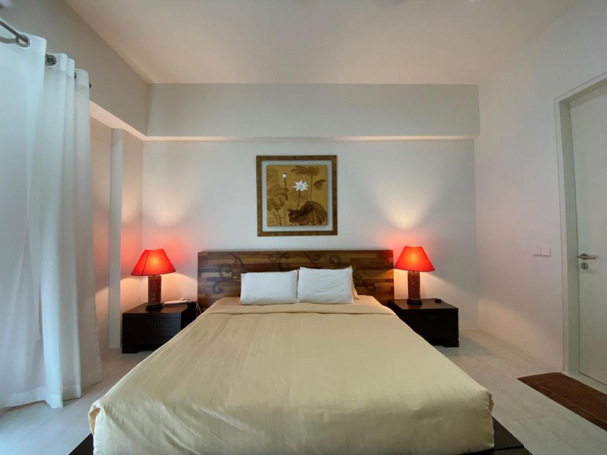 By The Sea@ Cozy Beachfront Home Batu Feringgi Exterior foto