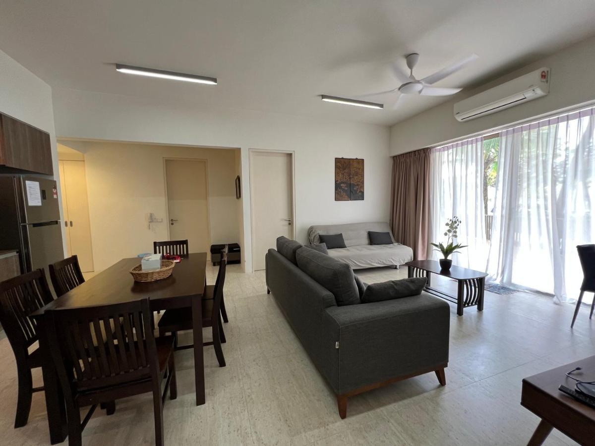 By The Sea@ Cozy Beachfront Home Batu Feringgi Exterior foto