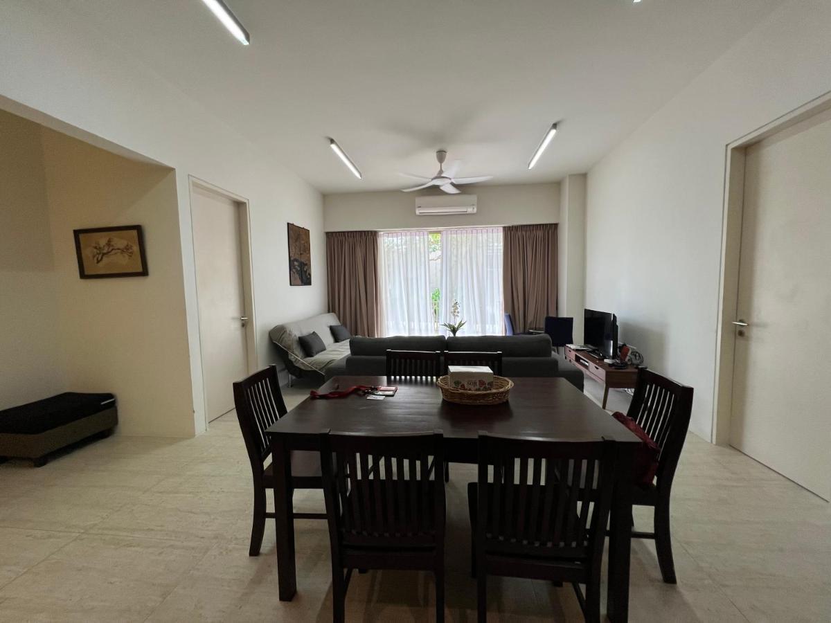 By The Sea@ Cozy Beachfront Home Batu Feringgi Exterior foto
