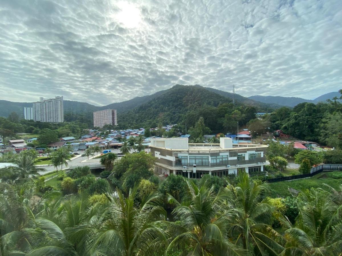 By The Sea@ Cozy Beachfront Home Batu Feringgi Exterior foto