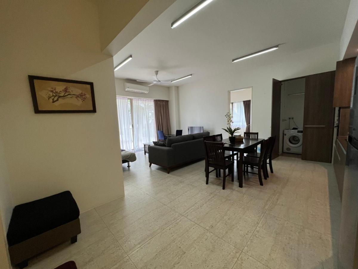 By The Sea@ Cozy Beachfront Home Batu Feringgi Exterior foto