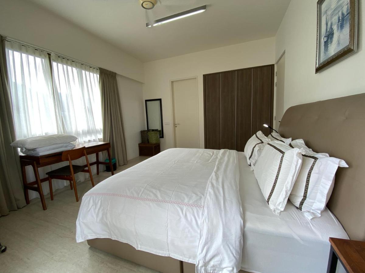 By The Sea@ Cozy Beachfront Home Batu Feringgi Exterior foto