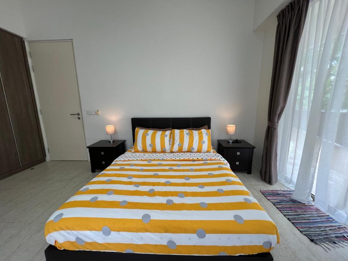 By The Sea@ Cozy Beachfront Home Batu Feringgi Exterior foto