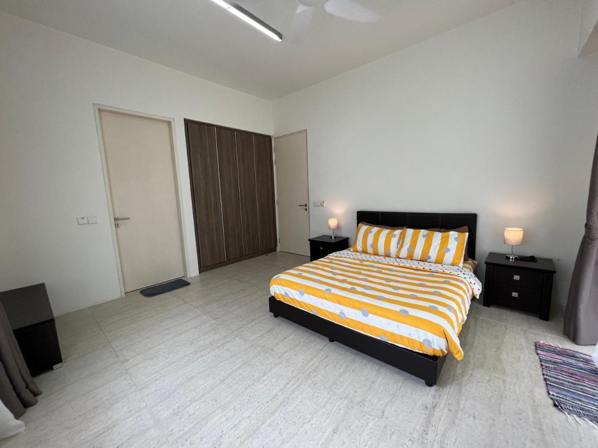 By The Sea@ Cozy Beachfront Home Batu Feringgi Exterior foto