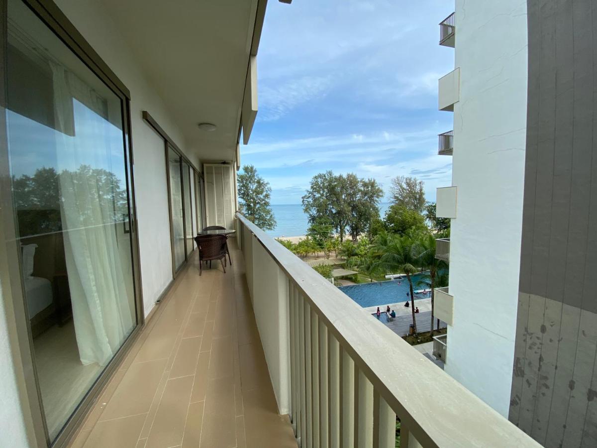 By The Sea@ Cozy Beachfront Home Batu Feringgi Exterior foto