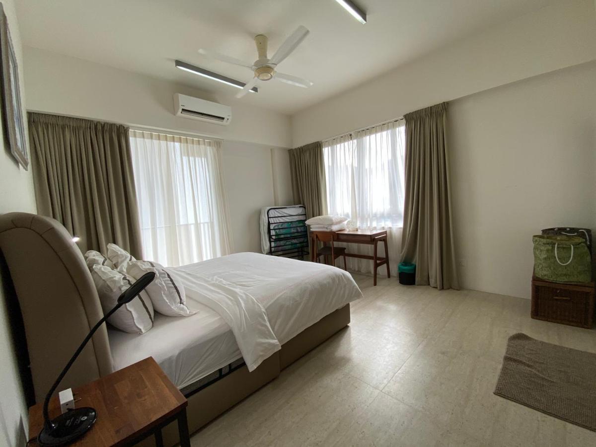 By The Sea@ Cozy Beachfront Home Batu Feringgi Exterior foto