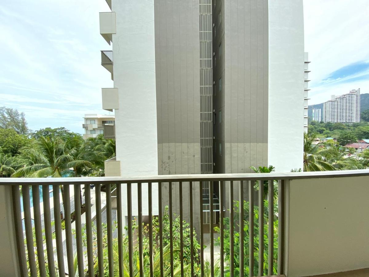 By The Sea@ Cozy Beachfront Home Batu Feringgi Exterior foto